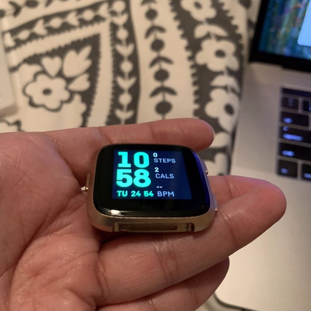 Fitbit Versa Special Edition (Rose Gold) & Bands